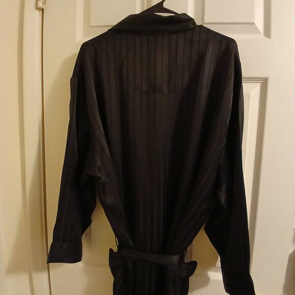 Majestic Black 💯 Silk Robe - Picture 3 of 8